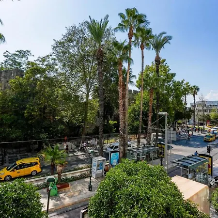 Modern Flat Near Hadrian's Gate شقة