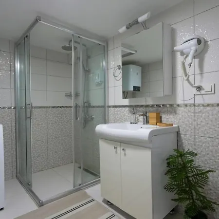 Modern Flat Near Hadrian's Gate *