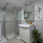 Modern Flat Near Hadrian's Gate *